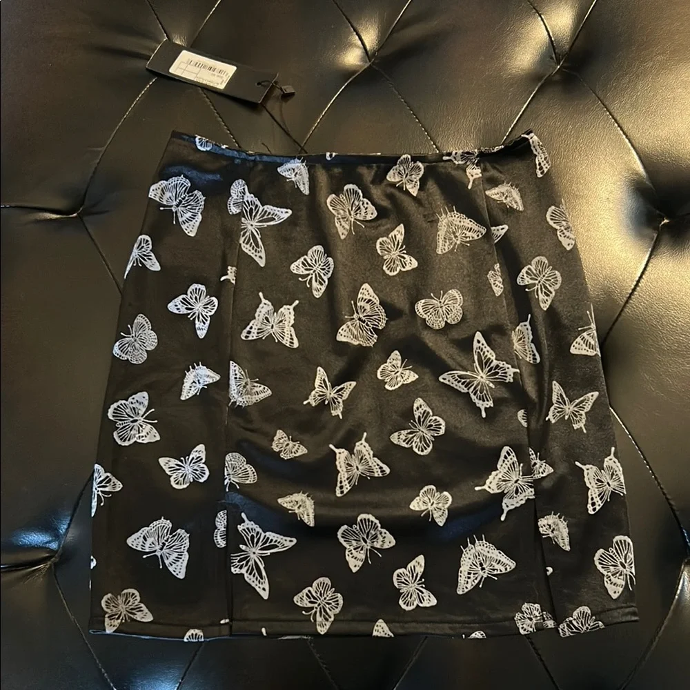 NWT Motel Zaid Mini Skirt in Black Butterfly Flock sz XS - Picture 5 of 10